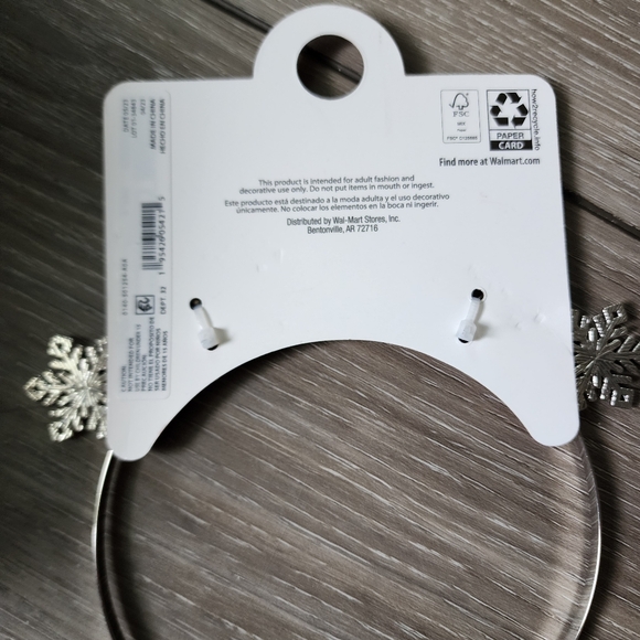 Holiday hair accessories and fuzzy socks  gift bundle - Picture 13 of 16